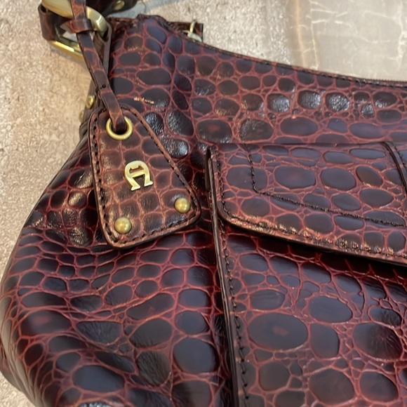 Reddish Brown 🐊 with leather accents shoulder bag - Picture 2 of 7